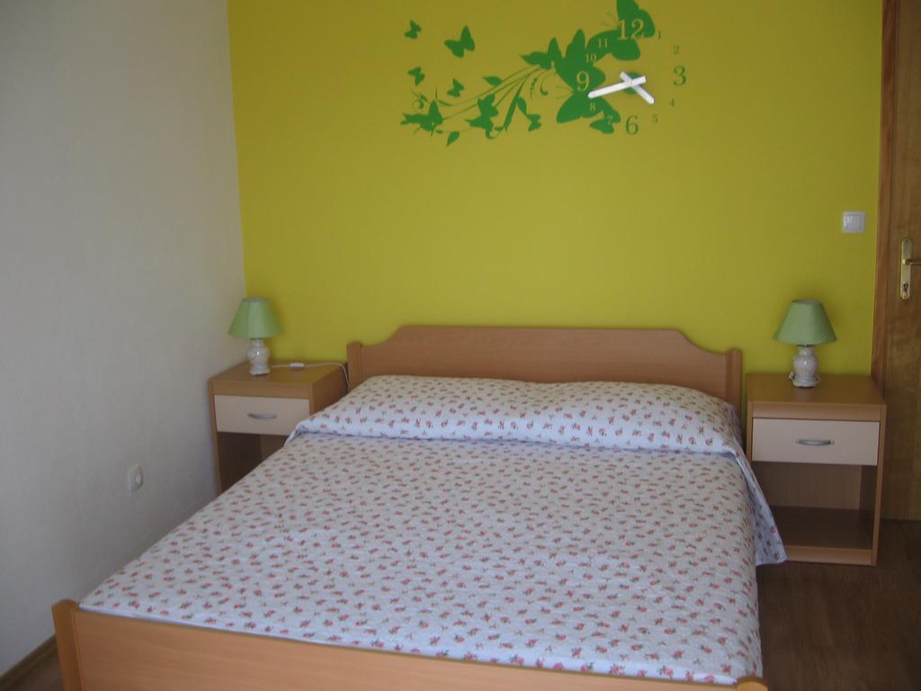 Apartments Marjanovic Bol Phòng bức ảnh