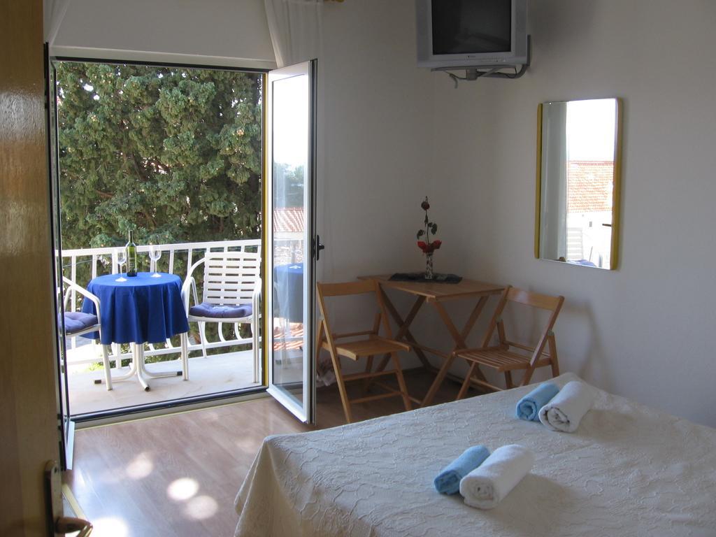 Apartments Marjanovic Bol Phòng bức ảnh